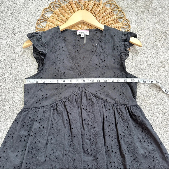 Andree By Unit Eyelet Flutter Sleeveless Floral Blouse Top Black Size S - Picture 9 of 10
